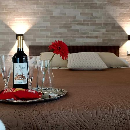 Casa Rosamari - Su Lago Di Posta Fibreno, Appartamento Con Camino 外观 照片