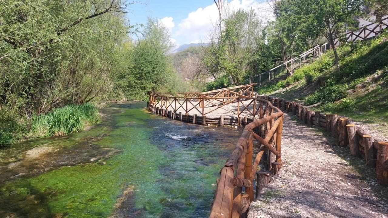 Casa Rosamari - Su Lago Di Posta Fibreno, Appartamento Con Camino 外观 照片