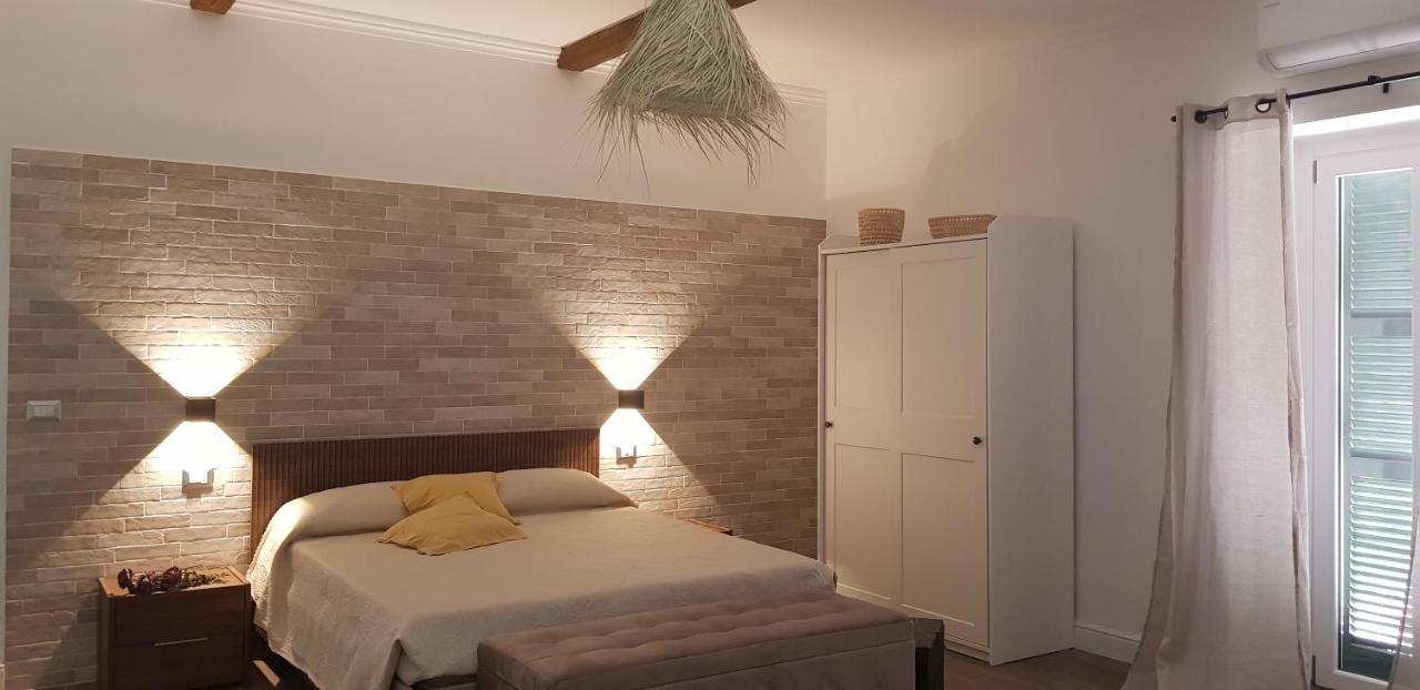 Casa Rosamari - Su Lago Di Posta Fibreno, Appartamento Con Camino 外观 照片