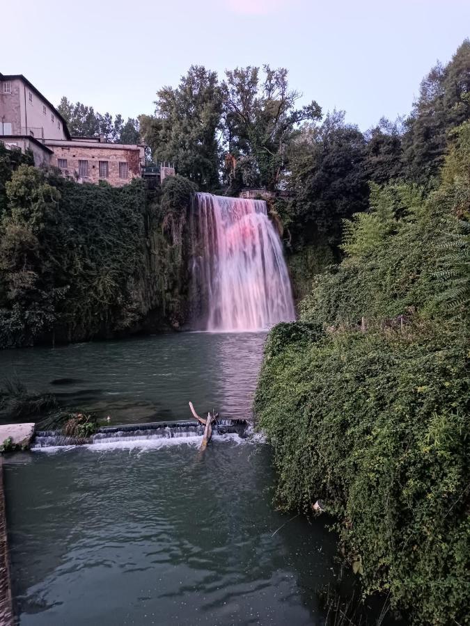 Casa Rosamari - Su Lago Di Posta Fibreno, Appartamento Con Camino 外观 照片